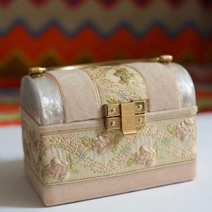 RARE VTG | White Pearlized Lucite 1950’s Purse